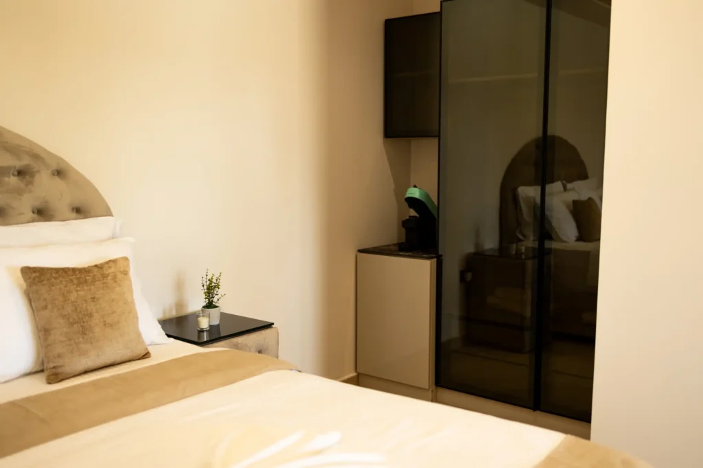 Standard double room (2)